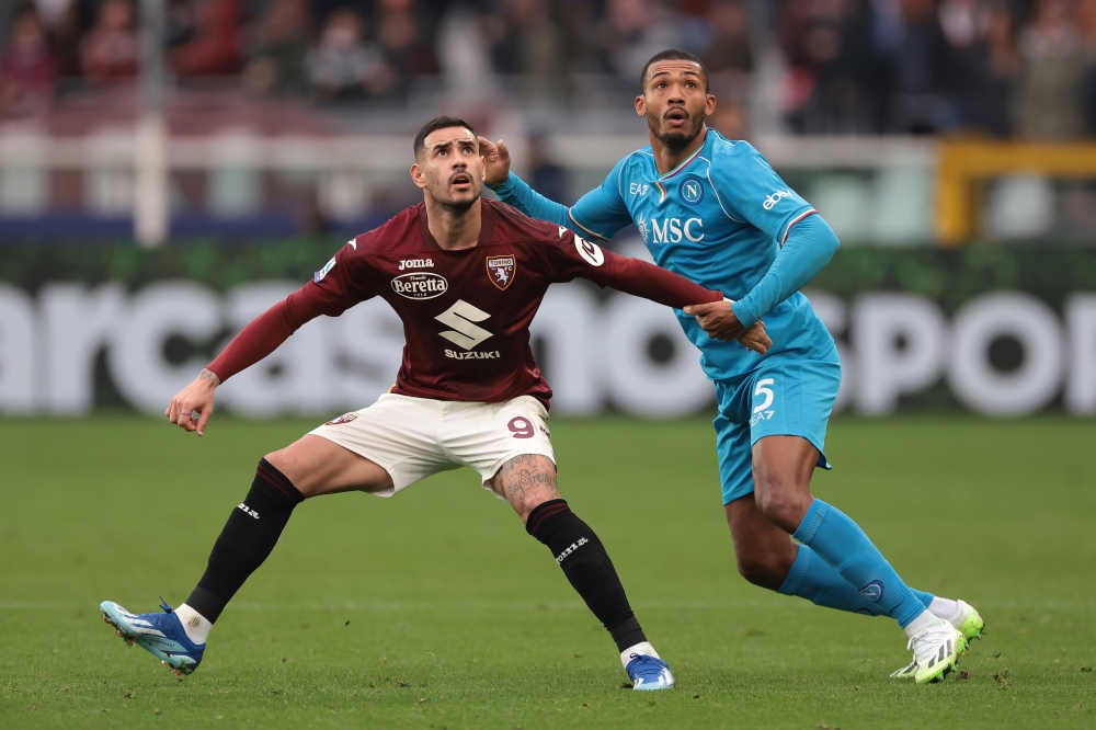 نابولي يسقط أمام تورينو بثلاثية في الدوري الإيطالي