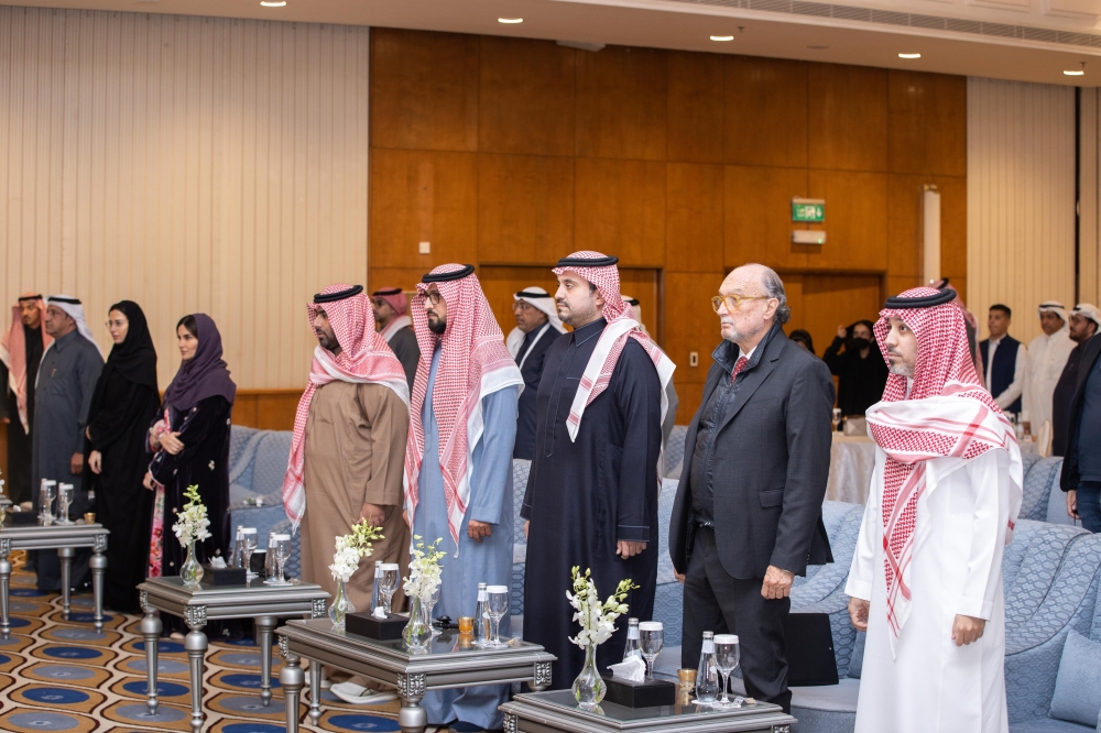 بن جلوي يفتتح ندوة الإعلام والصحافة الرياضية الدولية