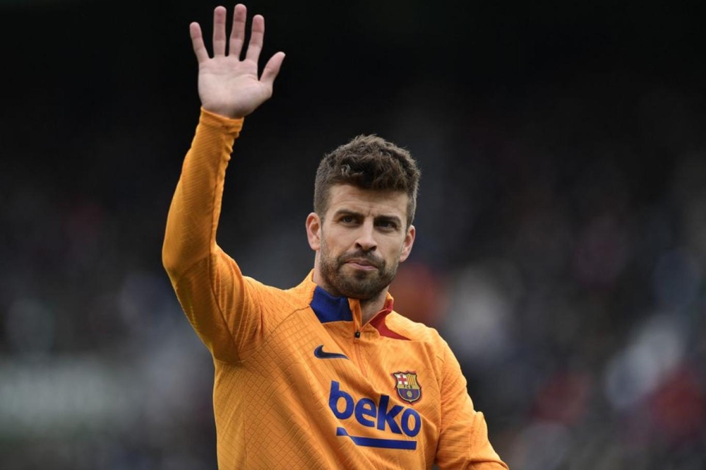 بيكيه يعلن عودته للملاعب كمدرب