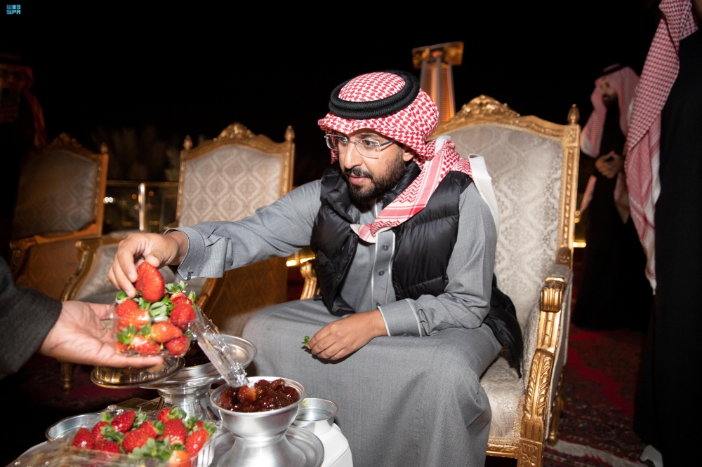 محافظ الخرج يشارك الأهالي فعاليات شتاء اليمامة - واس