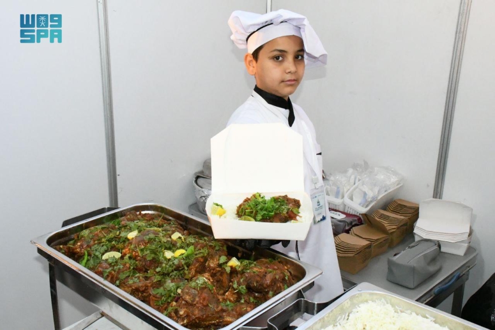 أصغر شيف في ينبع يدهش زوار 