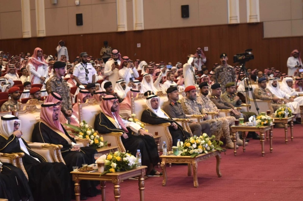 محافظ الطائف يكرم 800 طالب من أوائل المتفوقين