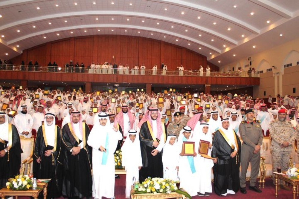 حفل تكريم 800 طالب من أوائل الطلاب المتفوقين في الطائف - اليوم