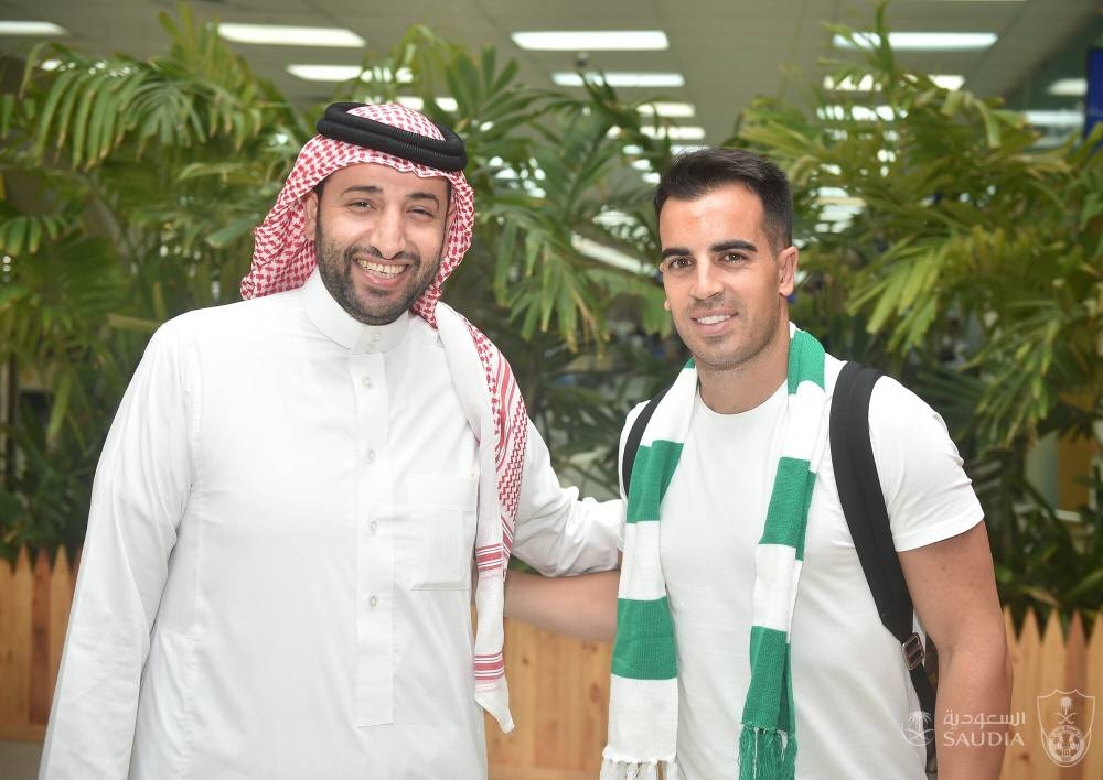 محترف الأهلي السابق: دوري روشن سينافس الليغا والبريميرليغ