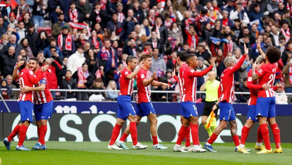 أتلتيكو مدريد يرحب برحيل مهاجمه إلى الشباب