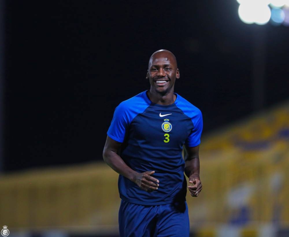 الاتفاق يحصل على توقيع عبدالله مادو مدافع النصر