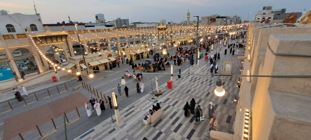 إقبال من الجمهور على شارع الريفيرا
