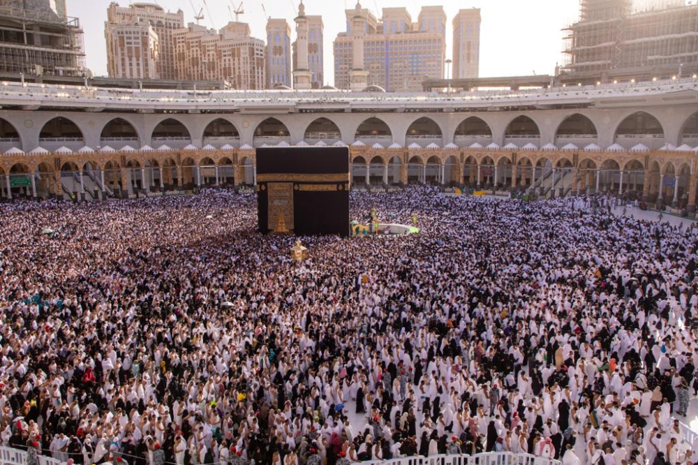 ”اليوم“ ترصد أسعار باقات حجاج الداخل لحج هذا العام