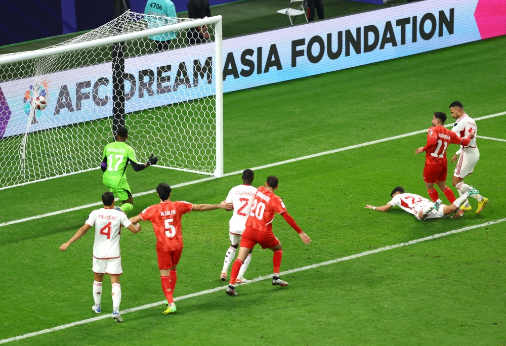 فلسطين تتعادل إيجابيا أمام الإمارات في كأس أسيا