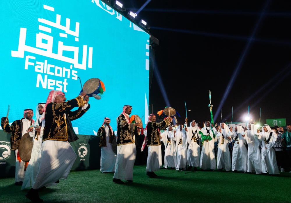 'بيت الصقر' يستقبل 50 الف مشجع