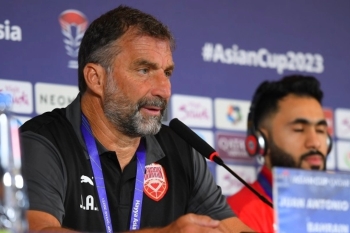 الأرجنتيني خوان أنطونيو بيتزي مدرب منتخب البحرين