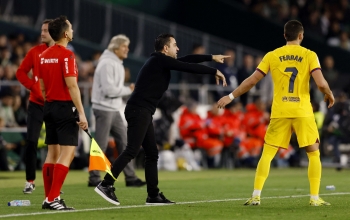 برشلونة يفوز على بيتيس برباعية في الدوري الإسباني
