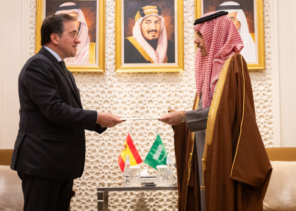 ولي العهد يتلقى رسالة خطية من ملك إسبانيا