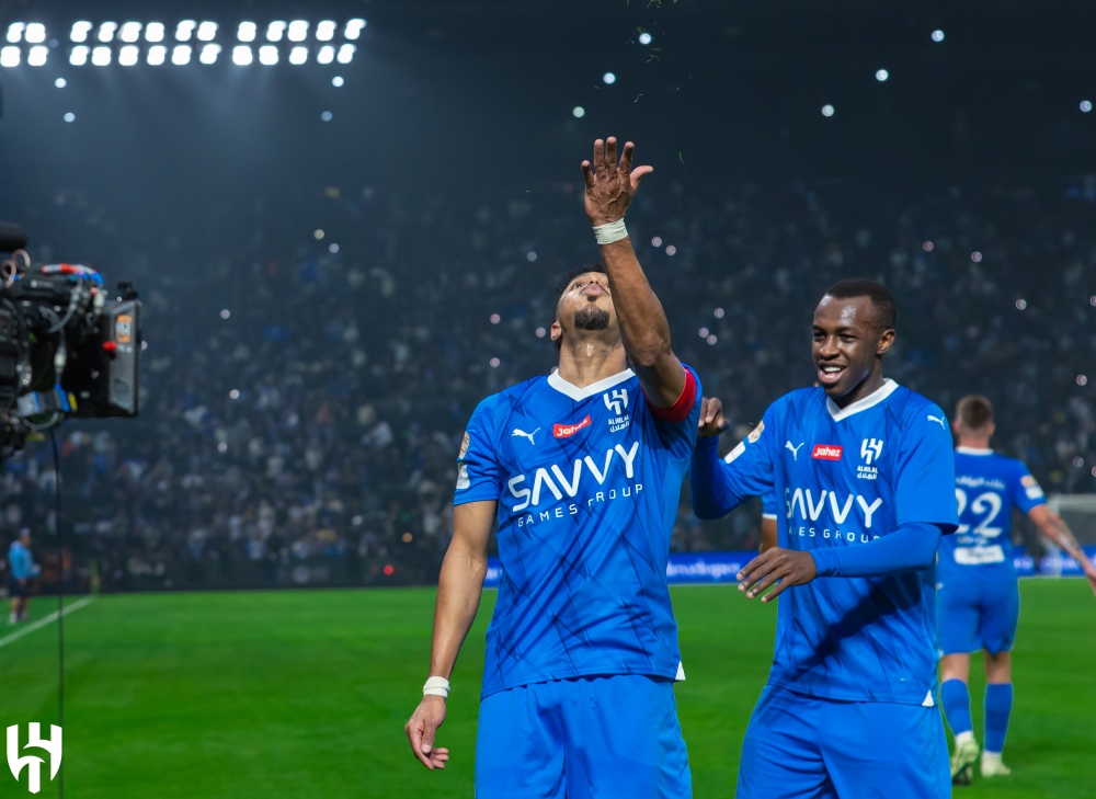الهلال يتوج بكأس موسم الرياض بثنائية ضد النصر
