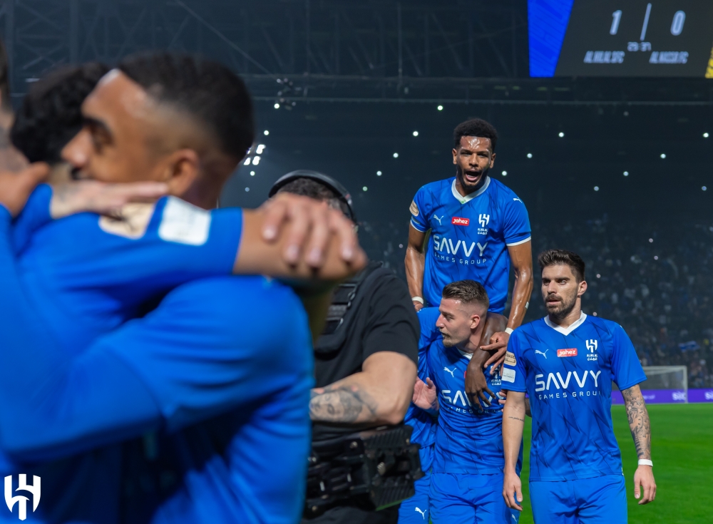 الهلال يتوج بكأس موسم الرياض بثنائية ضد النصر