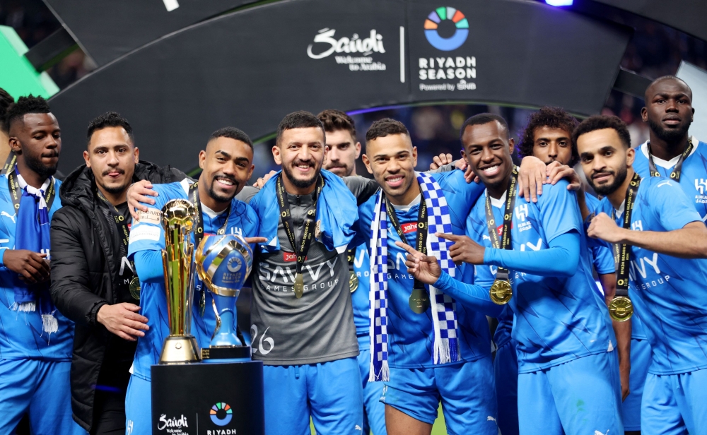 الهلال يرفع كأس موسم الرياض ويُسيطر على الجوائز
