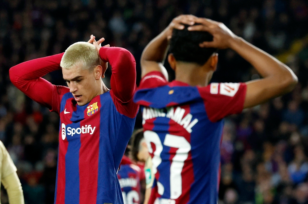 برشلونة يتعادل مع غرناطة 3-3 بالدوري الإسباني