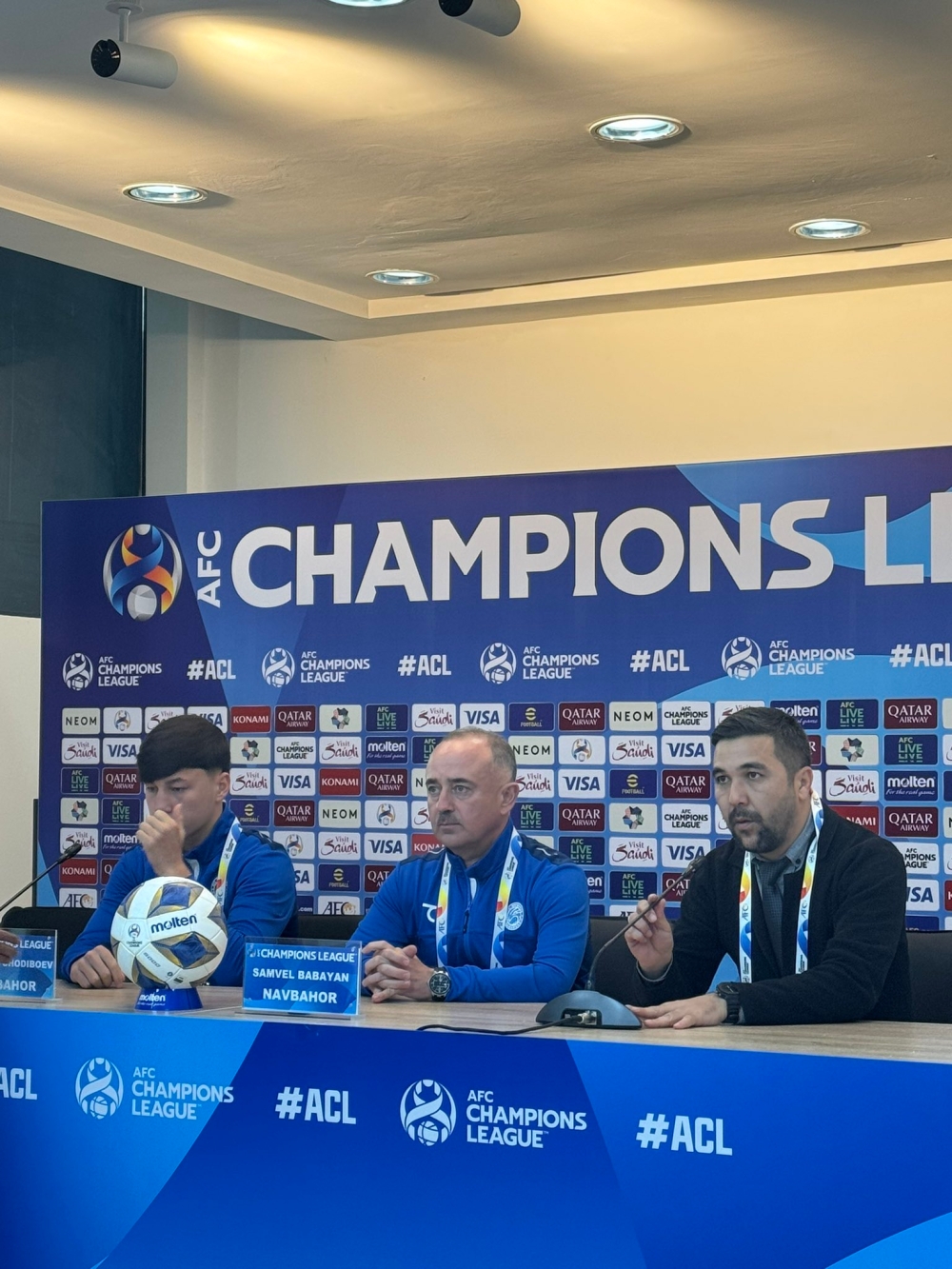مدرب نافباخور يعلق على مواجهة الاتحاد.. وغياب بنزيما عن المباراة
