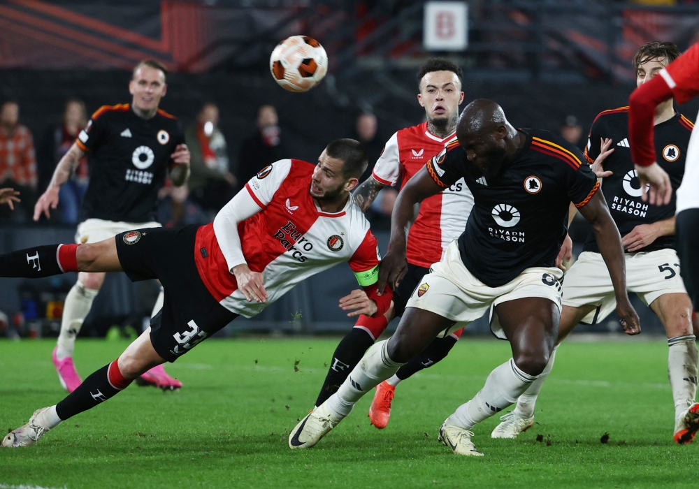 لوكاكو يقود روما للتعادل مع فينورد بالدوري الأوروبي