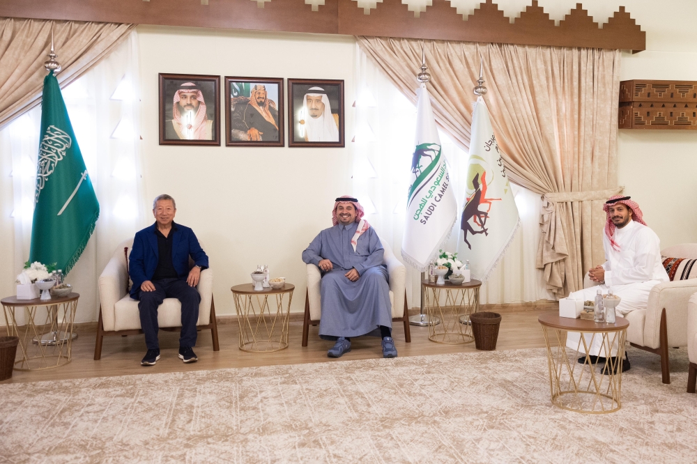 سمو النائب يلتقي سعادة نائب رئيس الأولمبية الدولية