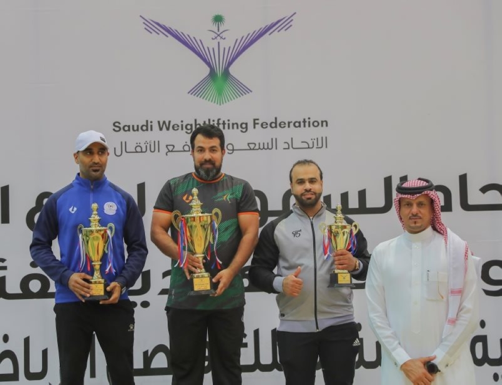 رباعو النور يخطفون كأس البطولة التمهيدية للكبار لرفع الاثقال