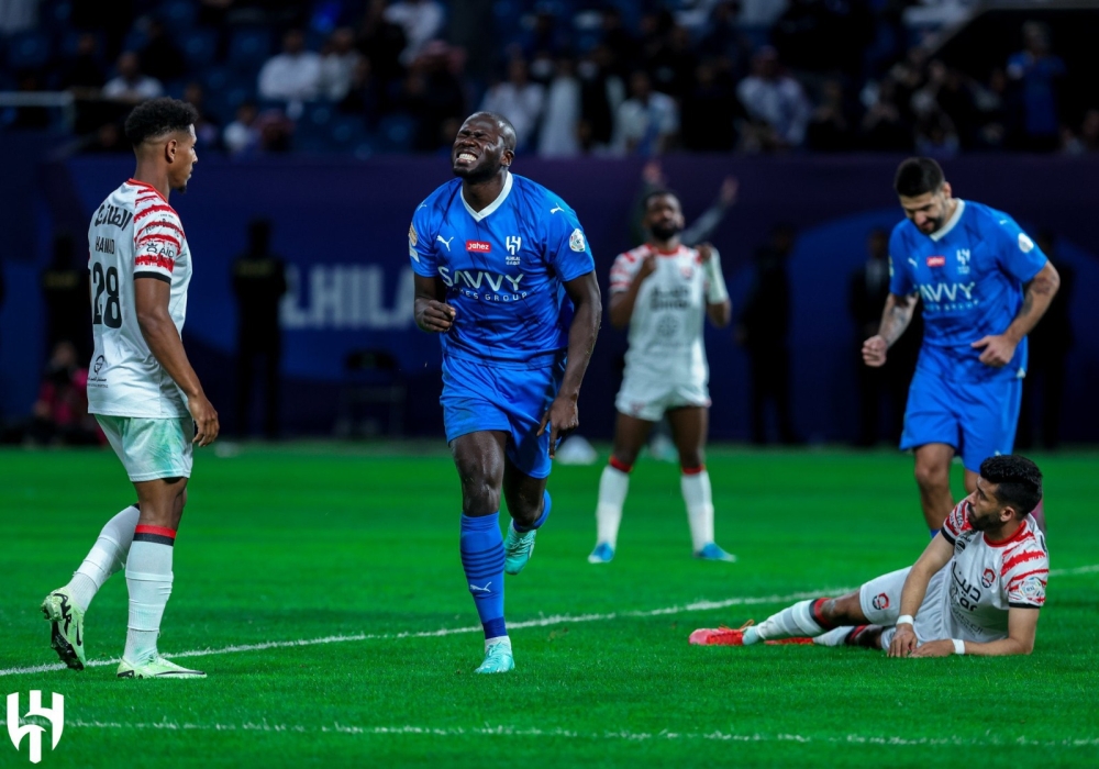 الهلال يعزز صدارته لدوري روشن بثلاثية في مرمى الرائد