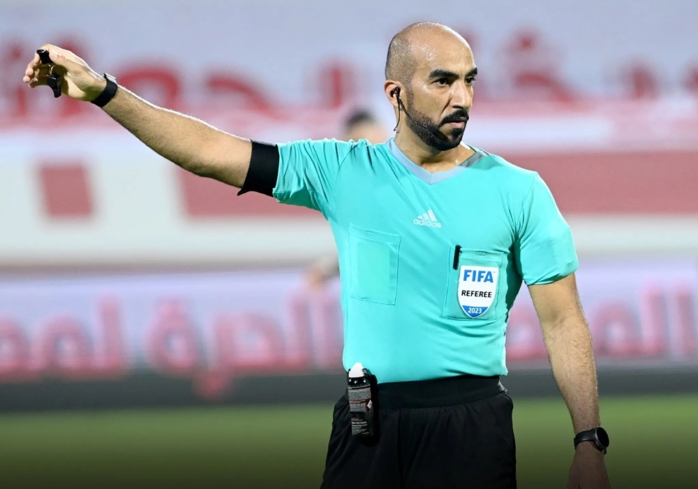 حكم إماراتي يدير مباراة الهلال وسباهان