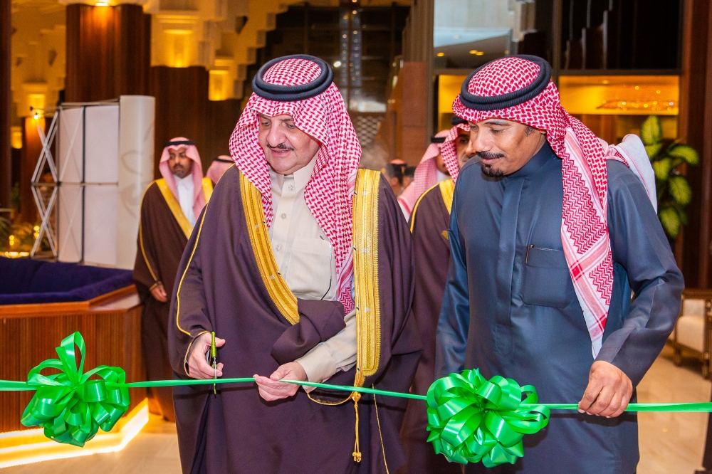أمير الشرقية يدشن معرض وطن الشموخ التشكيلي