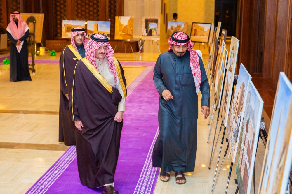أمير الشرقية يدشن معرض وطن الشموخ التشكيلي