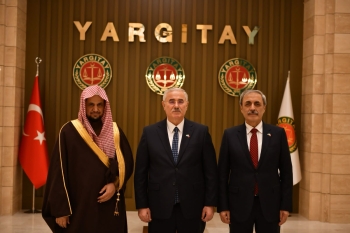 النائب العام يبحث تعزيز التعاون وأوجه العمل القانوني المشترك مع نظيره التركي
