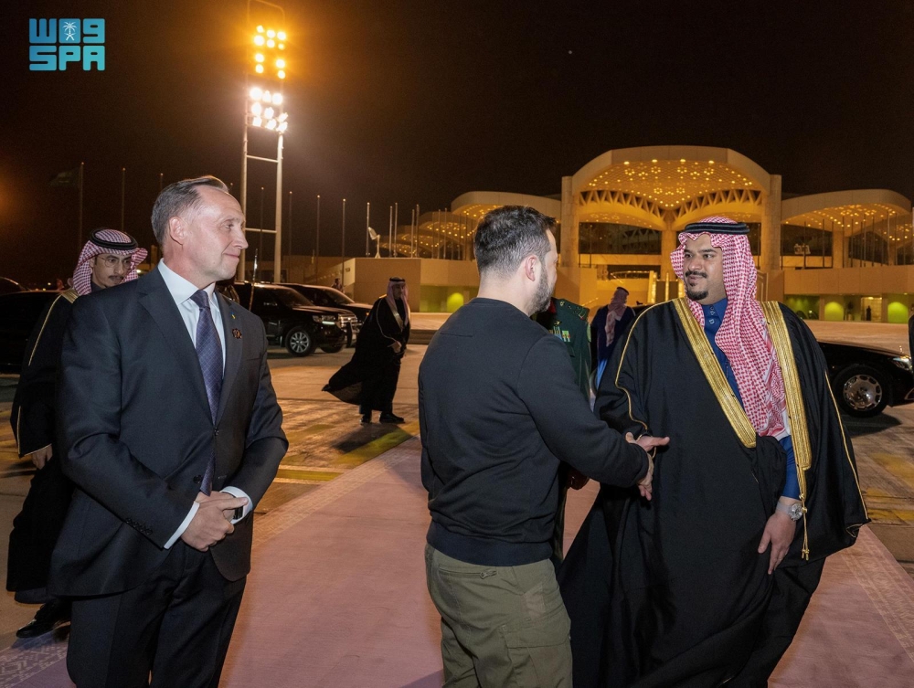 الرئيس الأوكراني يغادر الرياض