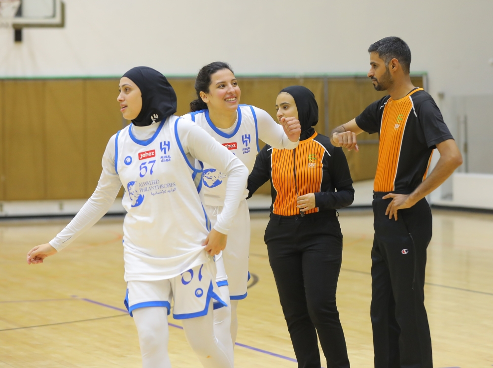 سيدات الهلال يتوجن بدوري السلة بعد الفوز على الأهلي