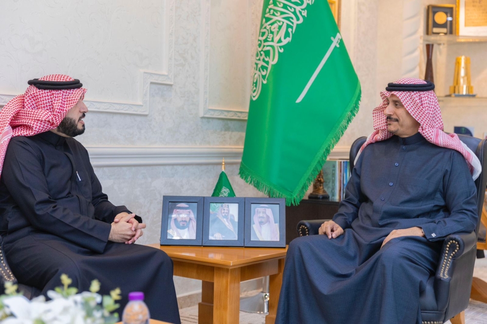 سمو محافظ حفرالباطن يستقبل رئيس نادي الباطن