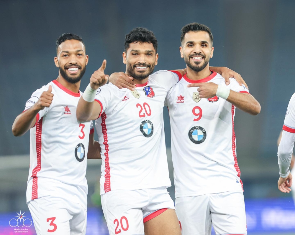الكويت يخطف الصدارة من العربي بالدوري