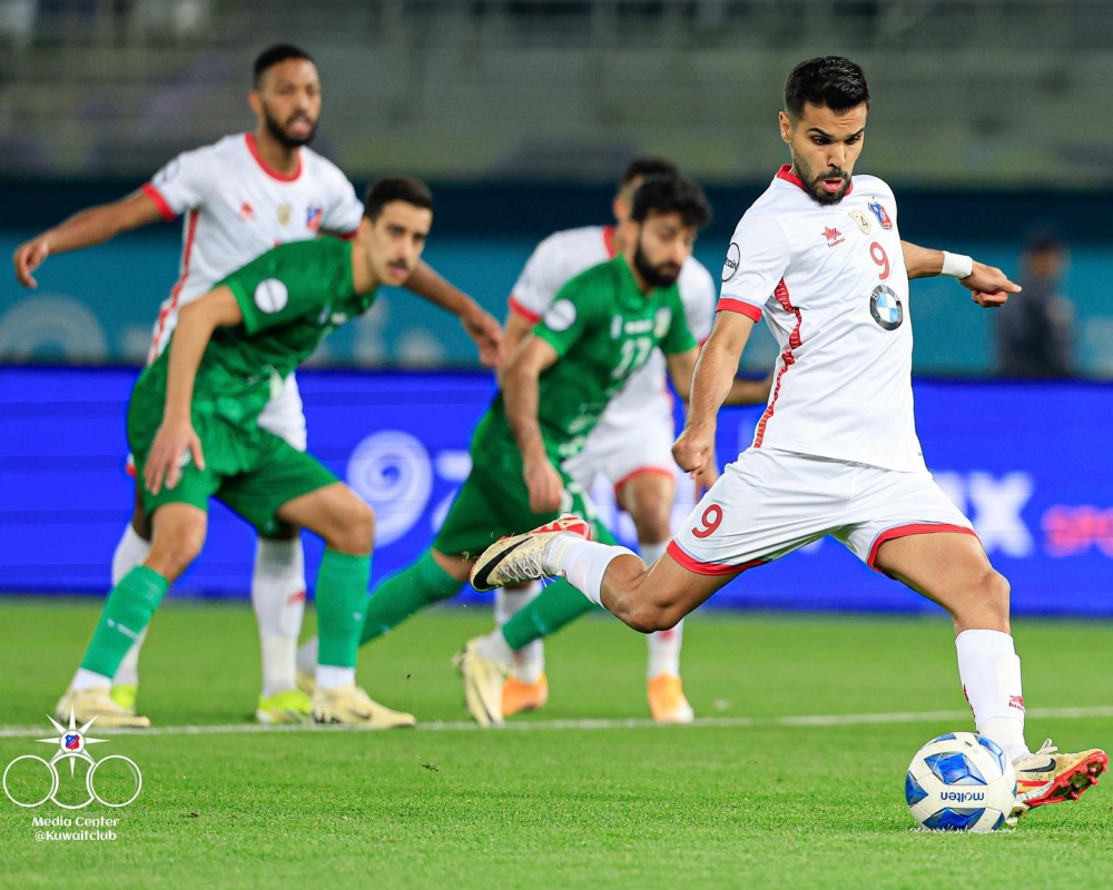 الكويت يخطف الصدارة من العربي بالدوري