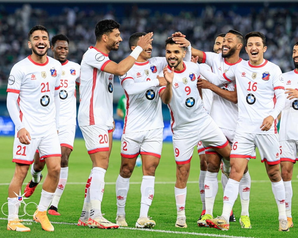 الكويت يخطف الصدارة من العربي بالدوري