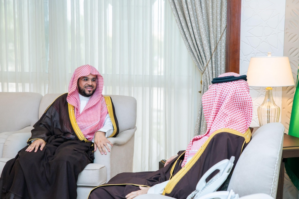 نائب أمير الشرقية يستقبل رئيس المحكمة الإدارية بالدمام