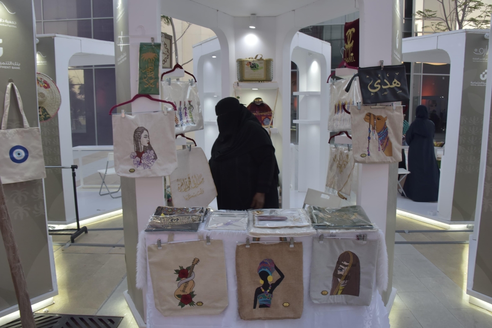 هدى السبيعي، الماهرة في التطريز الآلي