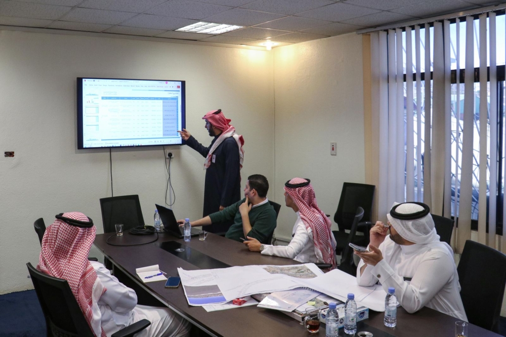 بالصور.. جولة على مشاريع الطائف وبحث التحديات