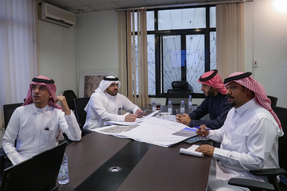 بالصور.. جولة على مشاريع الطائف وبحث التحديات