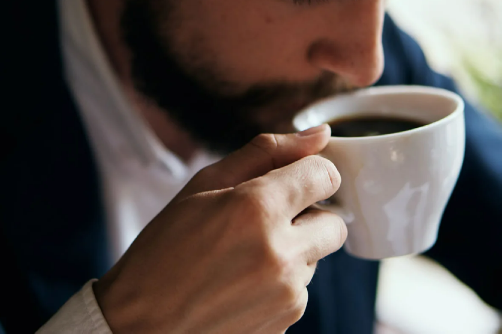ينصح بتجنب شرب القهوة بعد الإفطار مباشرة أو عند السحور- مشاع إبداعي