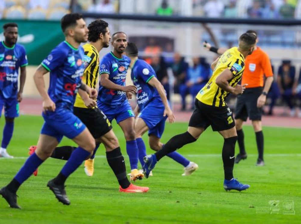 تعرف على تشكيل الاتحاد والفتح 