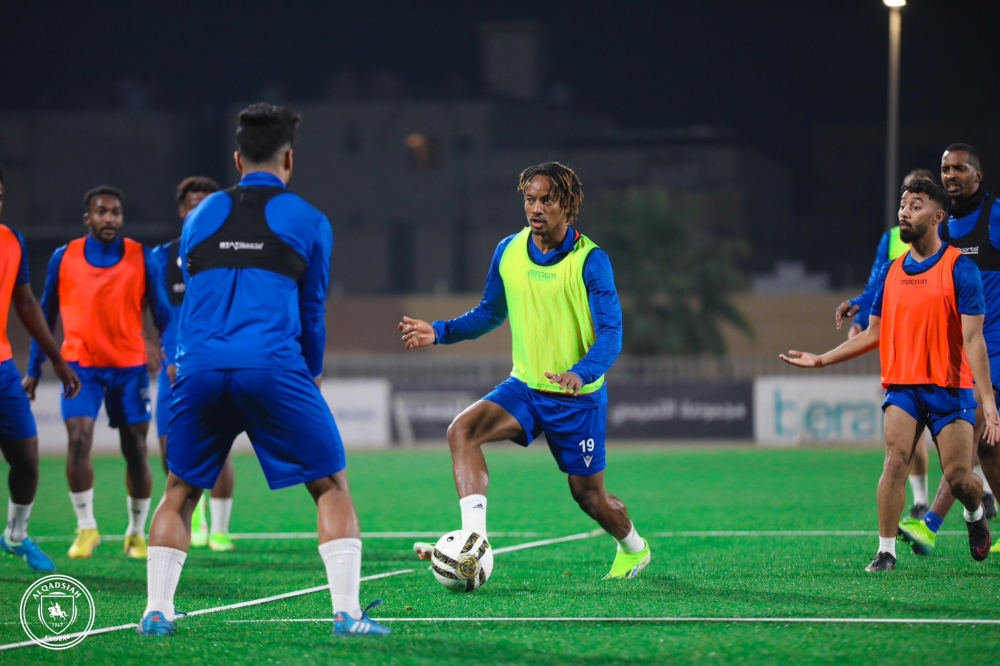 كاريلو لاعب القادسية ينضم لمعسكر منتخب بيرو
