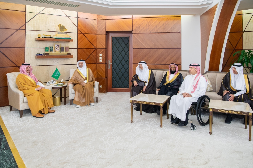 أمير الشرقية يستقبل أعضاء جمعية تعافي