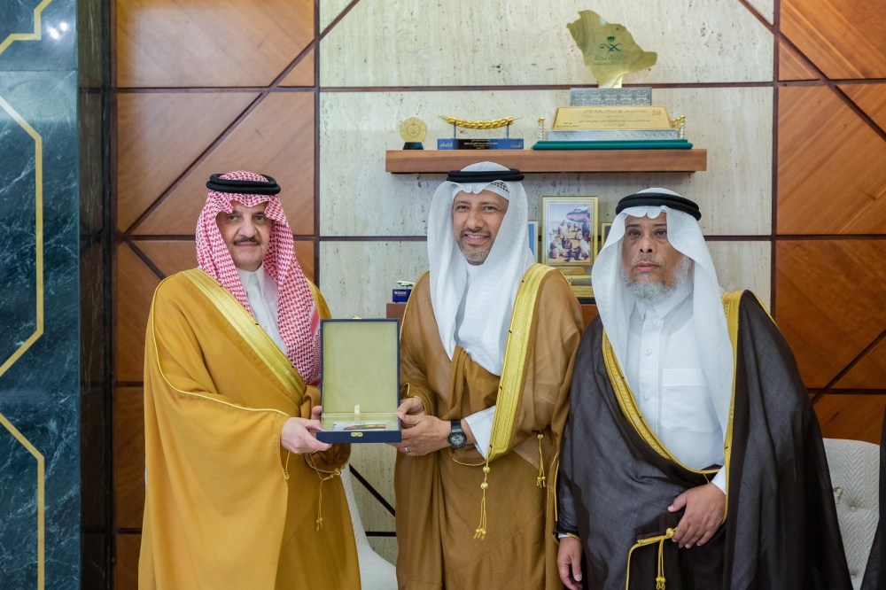 أمير الشرقية يستقبل أعضاء جمعية تعافي