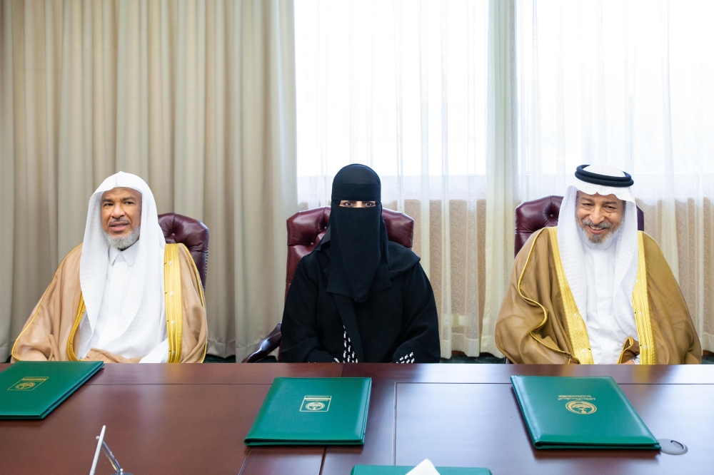 أمير الشرقية يطلع على التقرير السنوي لجمعية الذوق العام