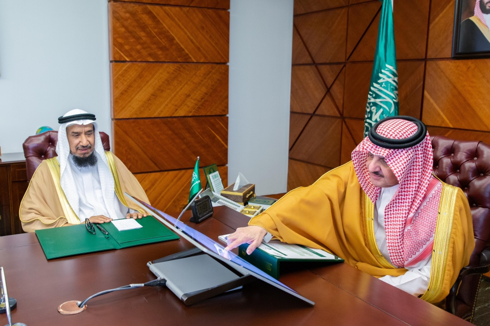 أمير الشرقية يطلع على التقرير السنوي لجمعية الذوق العام