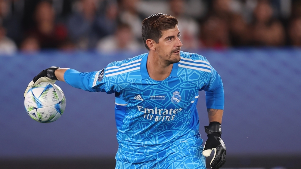 كورتوا حارس ريال مدريد يخضع لجراحة ناجحة