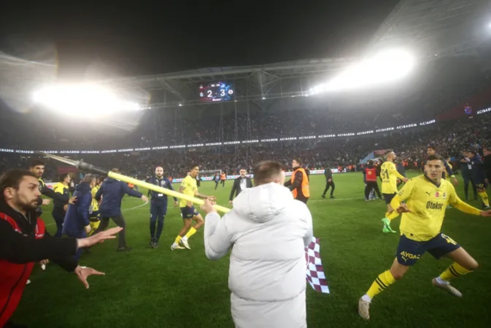 اعتقال 5 مشجعين بعد اقتحام مباراة في الدوري التركي