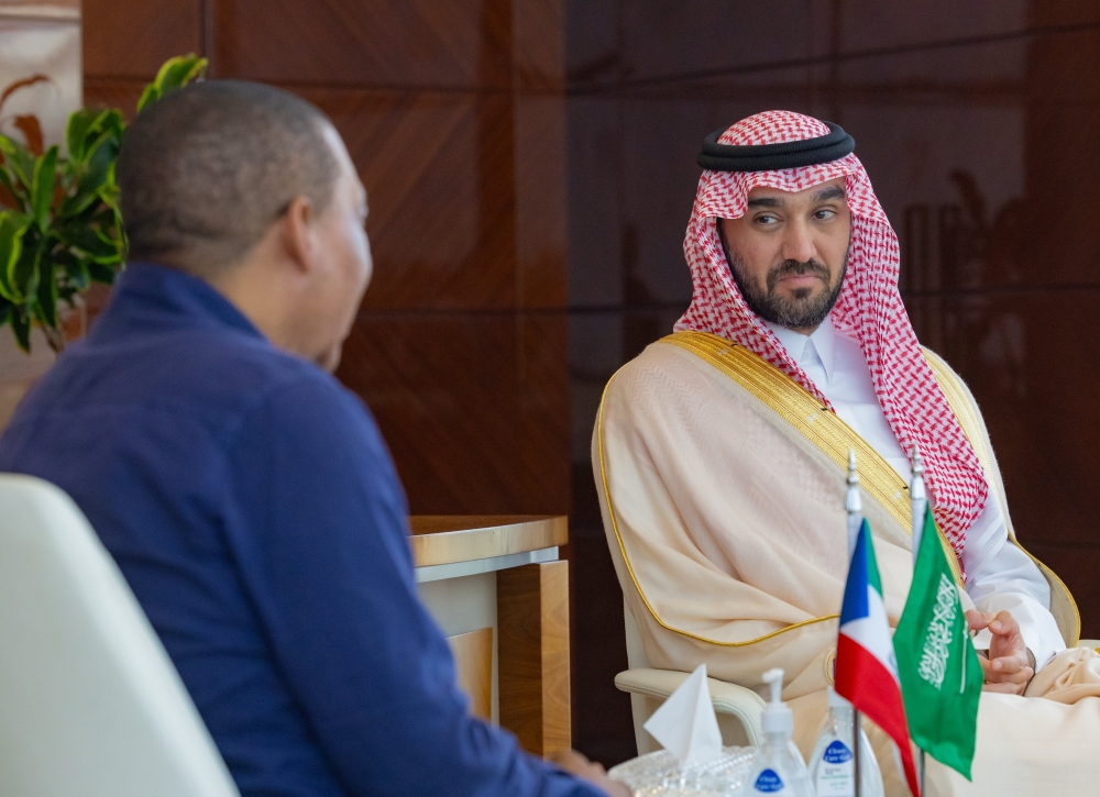 وزير الرياضة يلتقي نظيره من غينيا الاستوائية
